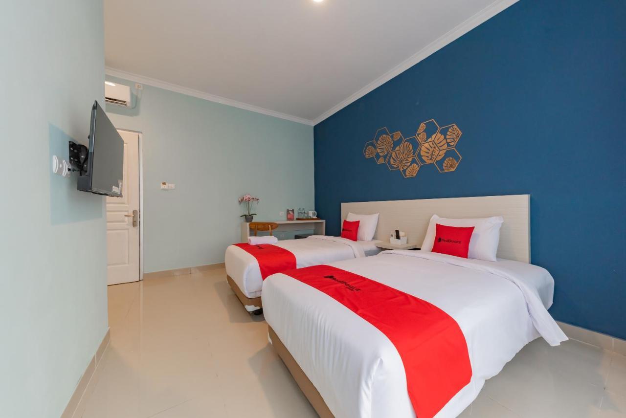 Reddoorz Plus Near Surapati Core Μπαντούνγκ Εξωτερικό φωτογραφία